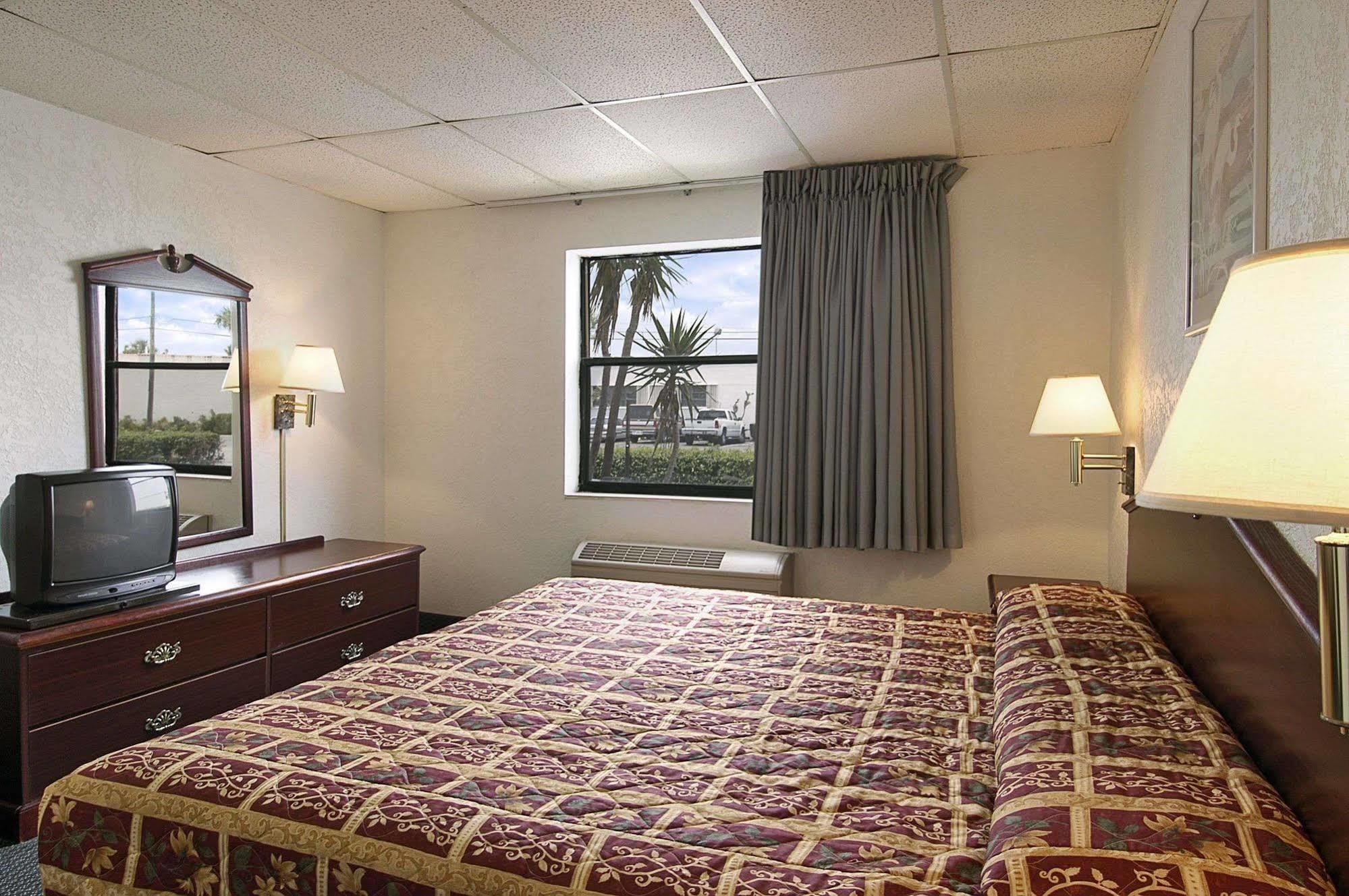 Super 8 By Wyndham Pompano Beach Szoba fotó